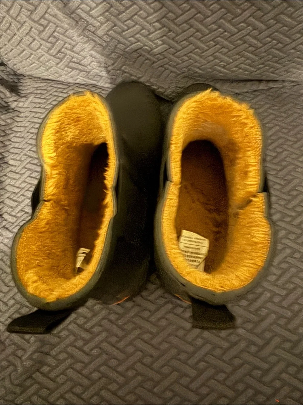 Chooka Black Matte Rubber Rain Boots with Faux Fur Lining